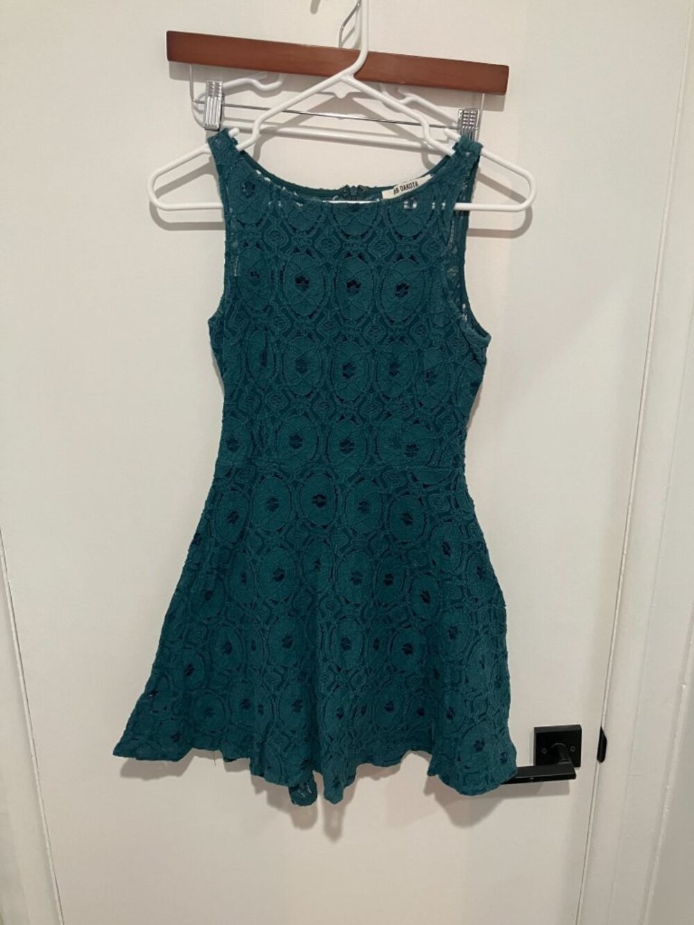 BB Dakota Teal Lace Fit & Flare Dress Sleeveless Geometric Crochet Mini Size 2